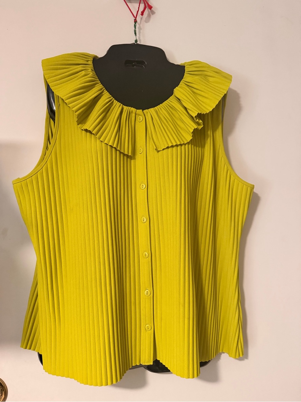 Pleated Ruffle Collar Sleeveless Top - green